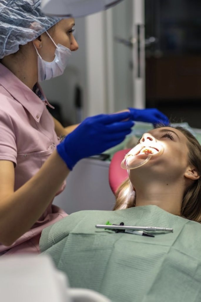Zakażenia u stomatologa (zakażenia w gabinecie stomatologicznym u dentysty)