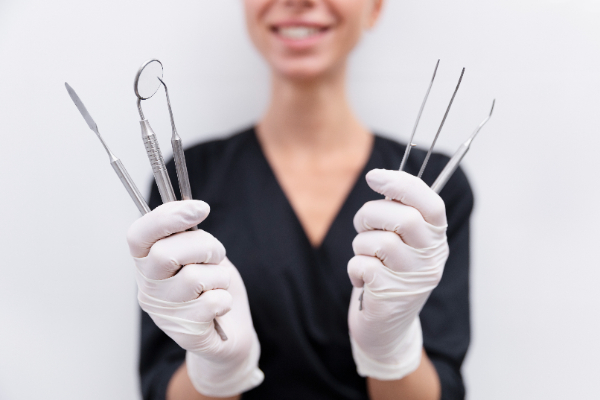 Założenie implantu zęba przy stanie zapalnym dziąsła