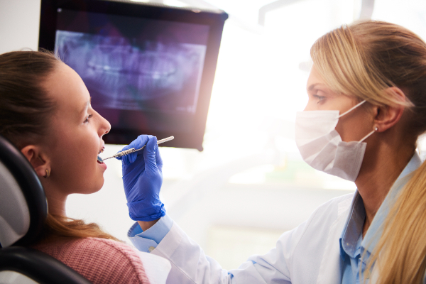 Brak pełnej obturacji po leczeniu kanałowym i zaniechanie kontroli radiologicznej jako błąd w sztuce lekarskiej