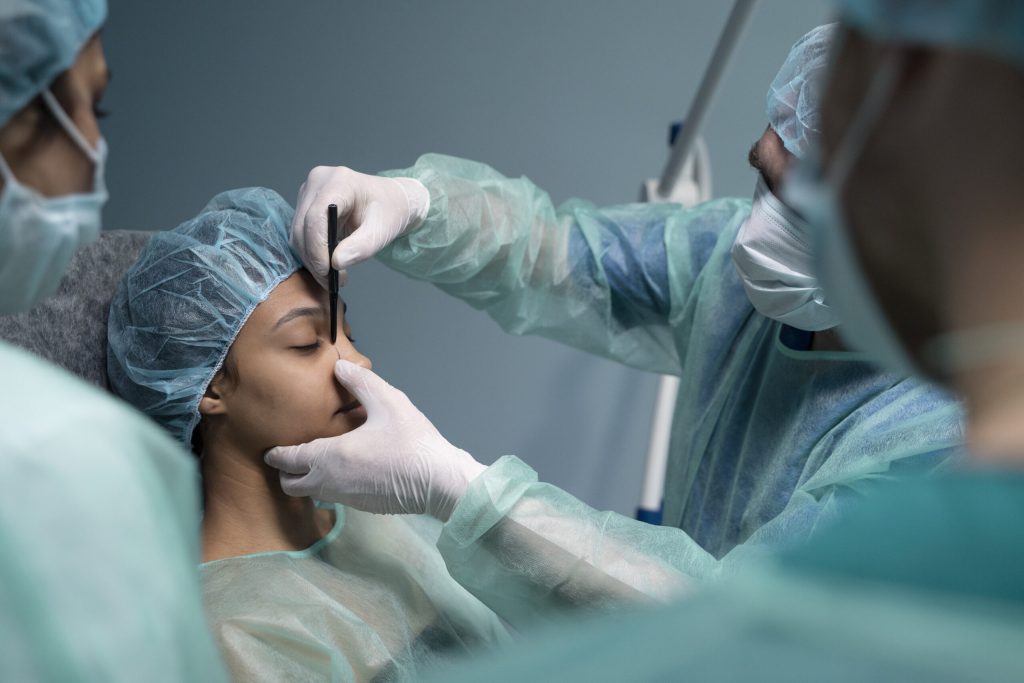 Blefaroplastyka (plastyka powiek) prowadzona przez okulistę