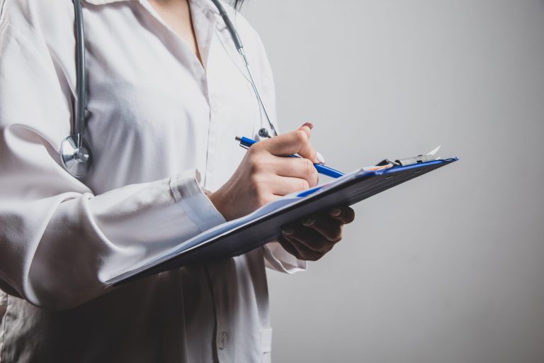 Tajemnica psychiatryczna a zagrożenie życia pacjenta – kiedy lekarz może ujawnić informacje?