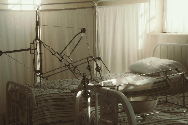 Hospitalizacja psychiatryczna bez zgody pacjenta – kiedy jest możliwa?